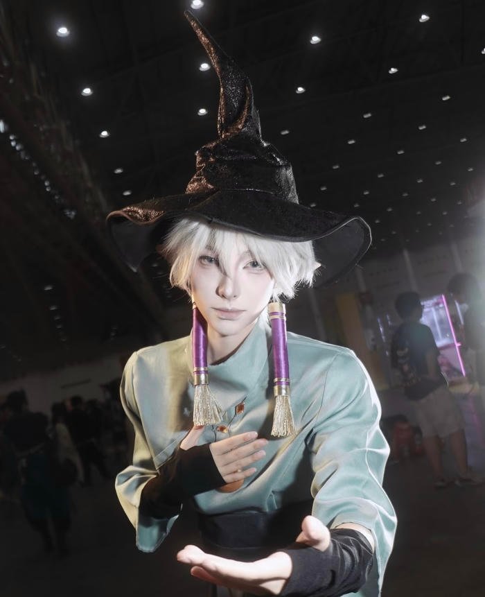 Bức hình cosplay phù thủy tạo cảm giác vừa quyến rũ vừa huyền ảo