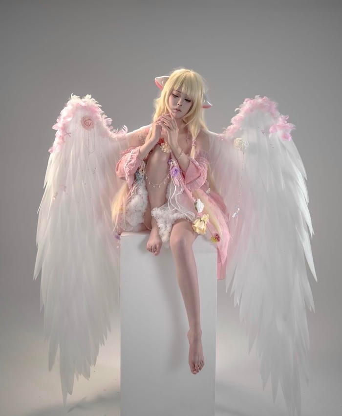 Bức hình cosplay thiên thần để lại ấn tượng thị giác êm dịu