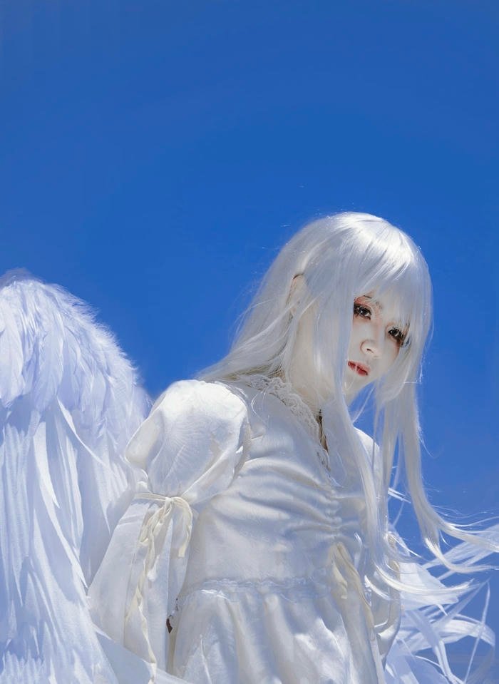 Bức hình cosplay thiên thần thể hiện diện mạo mềm mại thanh thoát