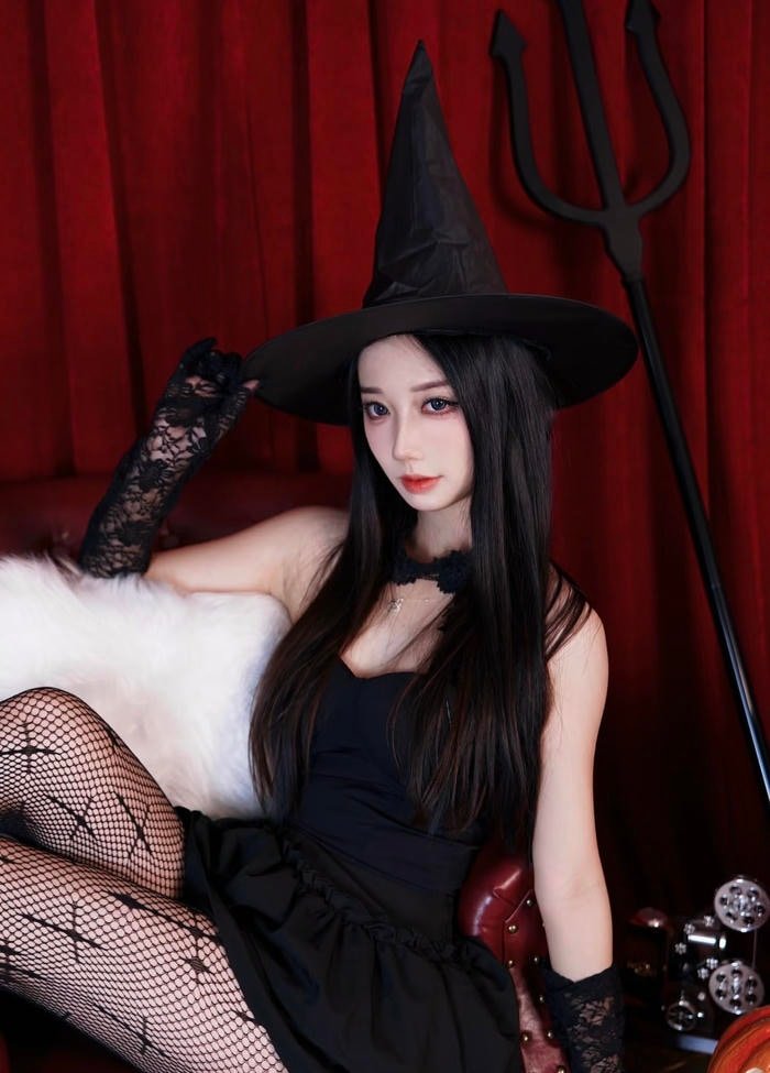 Hình ảnh cosplay phù thủy mang nét mê hoặc rất rõ