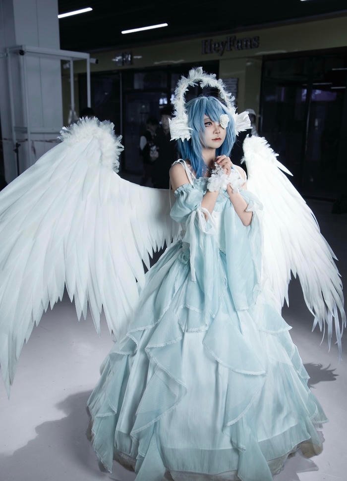 Hình ảnh cosplay thiên thần cho thấy diện mạo tinh tế cuốn mắt