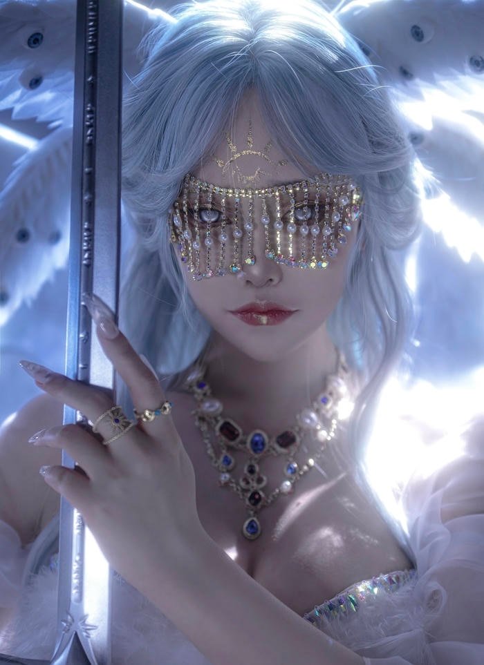 Hình ảnh cosplay thiên thần thể hiện nét đẹp bay bổng tự nhiên