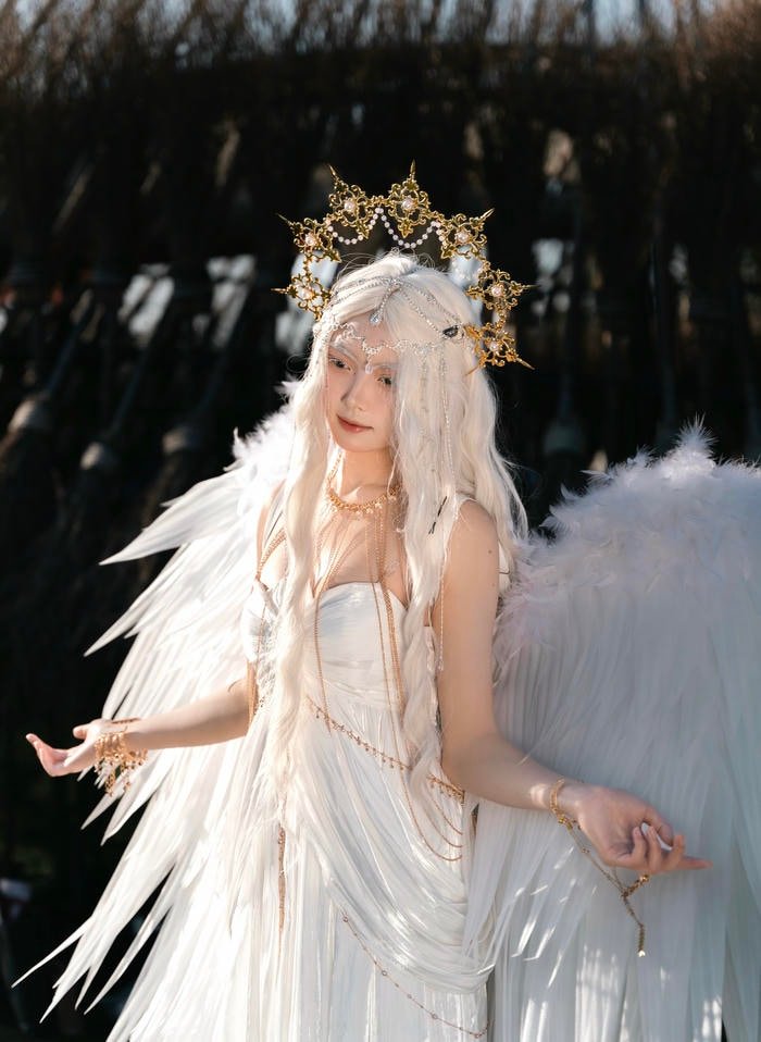 Hình cosplay thiên thần ghi lại khoảnh khắc nhẹ nhàng rất nổi bật