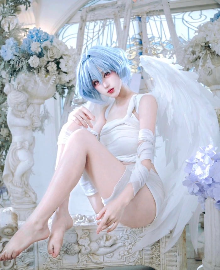 Hình cosplay thiên thần mang không khí nhẹ nhàng đầy lôi cuốn