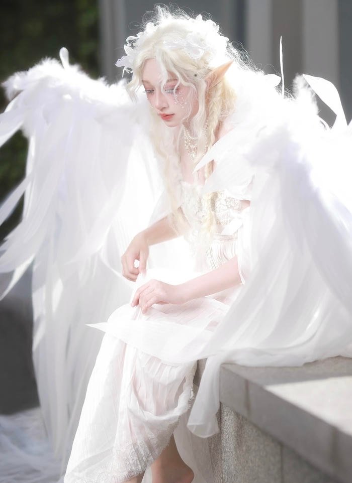 Hình cosplay thiên thần mang lại cảm giác mộng mơ rõ rệt