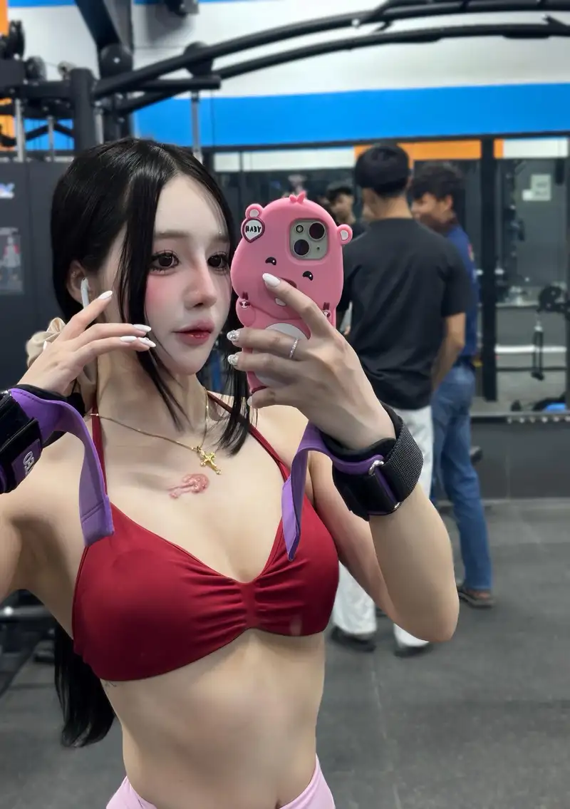 Tiktok sexy Tiffany Thư Gymer