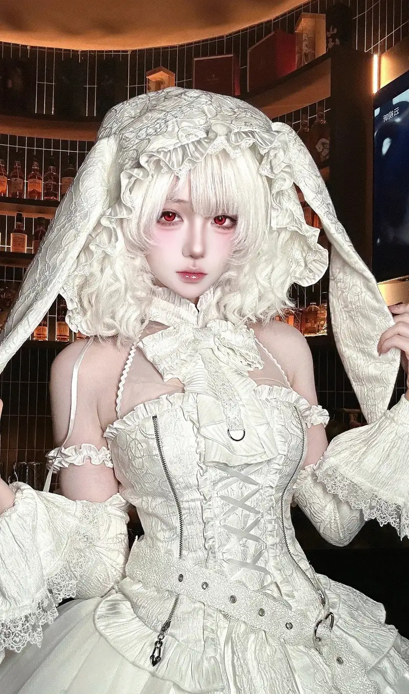 cosplay thỏ ngọc hiện đại với thần thái cuốn hút