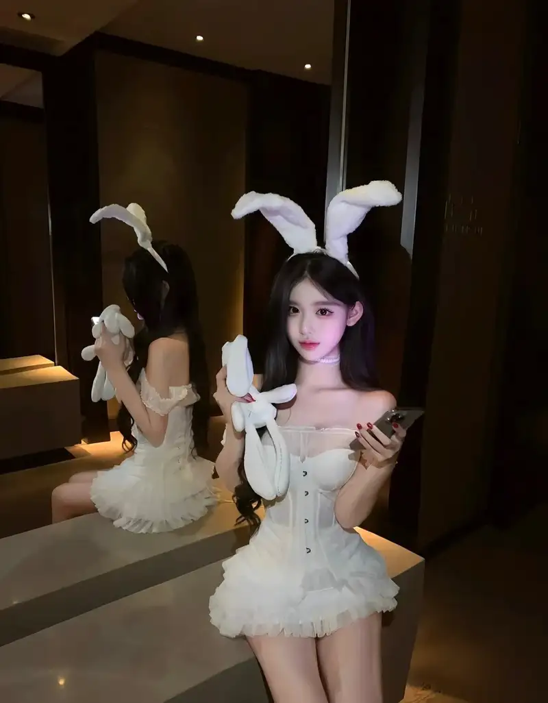cosplay thỏ ngọc nghệ thuật với tạo hình đẹp