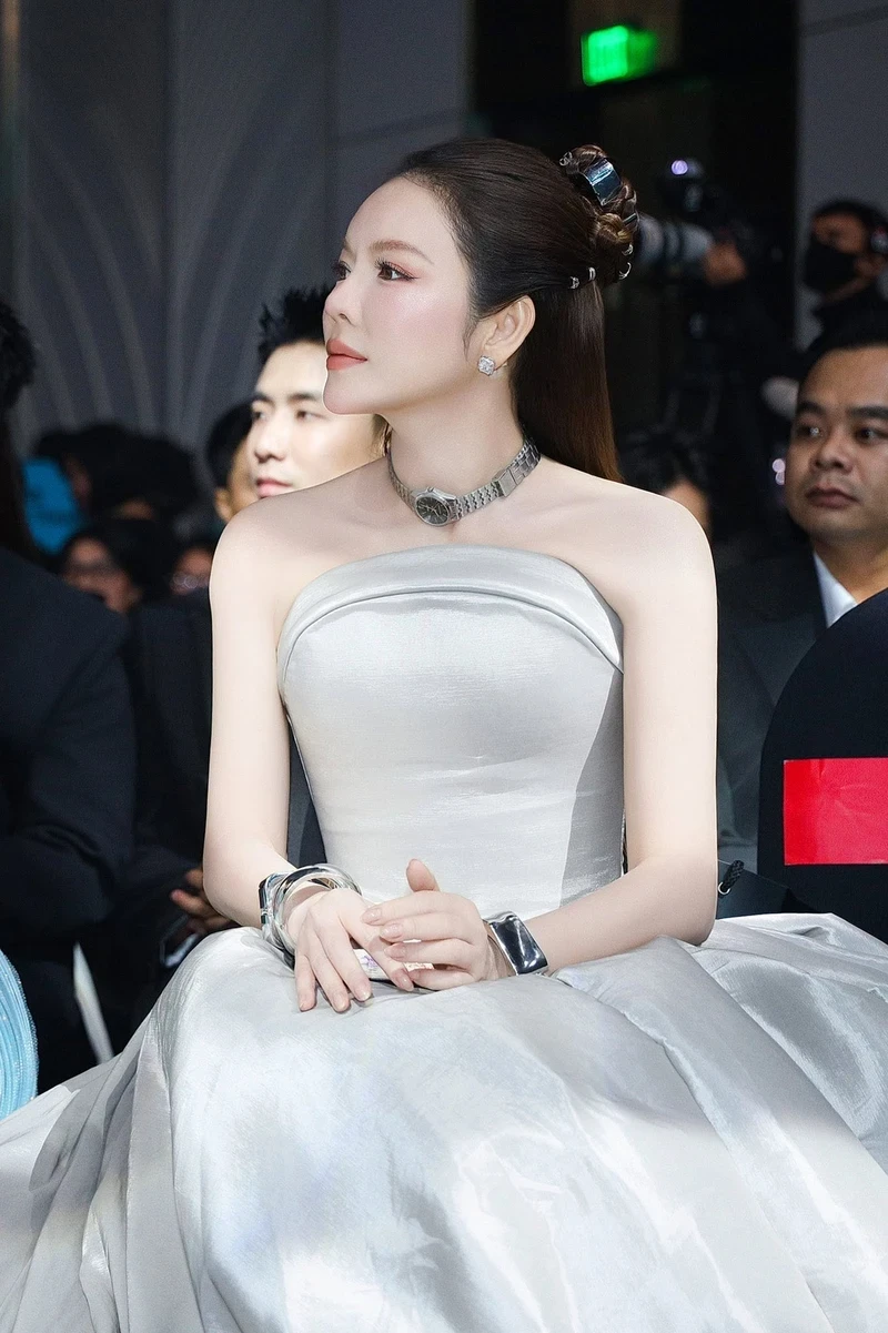 Ảnh bikini sexy Lý Nhã Kỳ quý phái nổi bật
