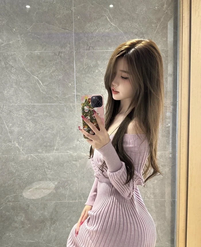 Ảnh gái xinh tự sướng với gương mặt rạng rỡ đầy lôi cuốn