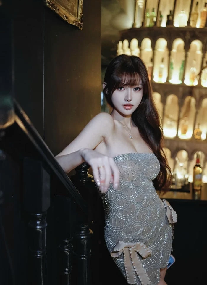 Bức hình gái xinh đi bar phản ánh phong cách giải trí hiện đại