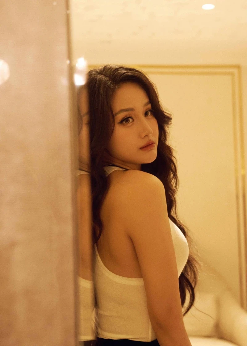 Hình Mai Phương Thuý xinh ngọt dịu đáng yêu