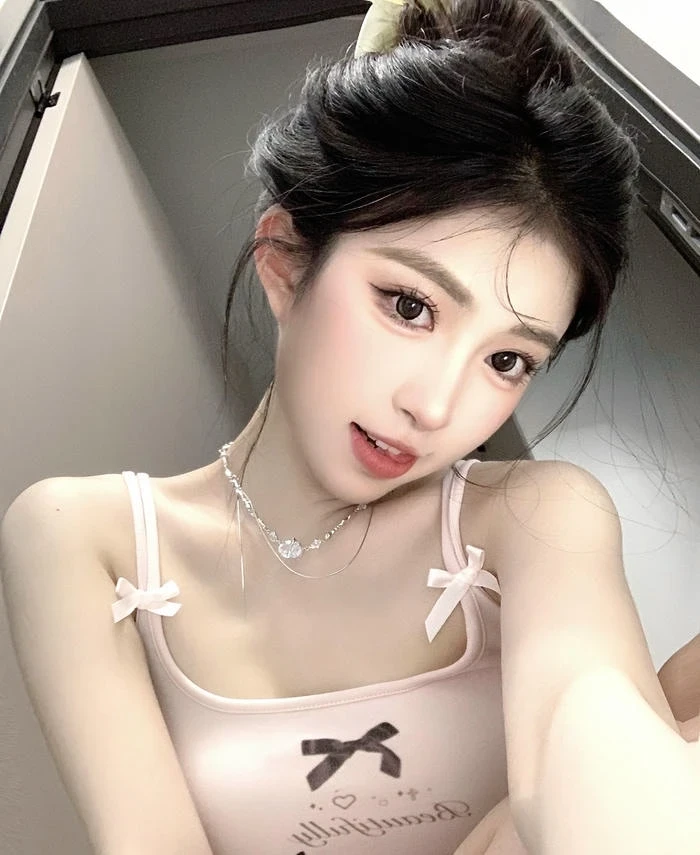 Hình ảnh gái xinh tự sướng mang lại cảm giác hấp dẫn tự nhiên