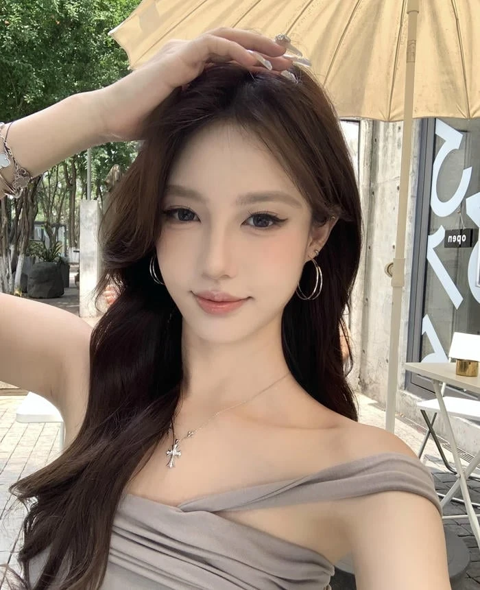 Hình ảnh gái xinh tự sướng tỏa ra sức hấp dẫn nhẹ nhàng